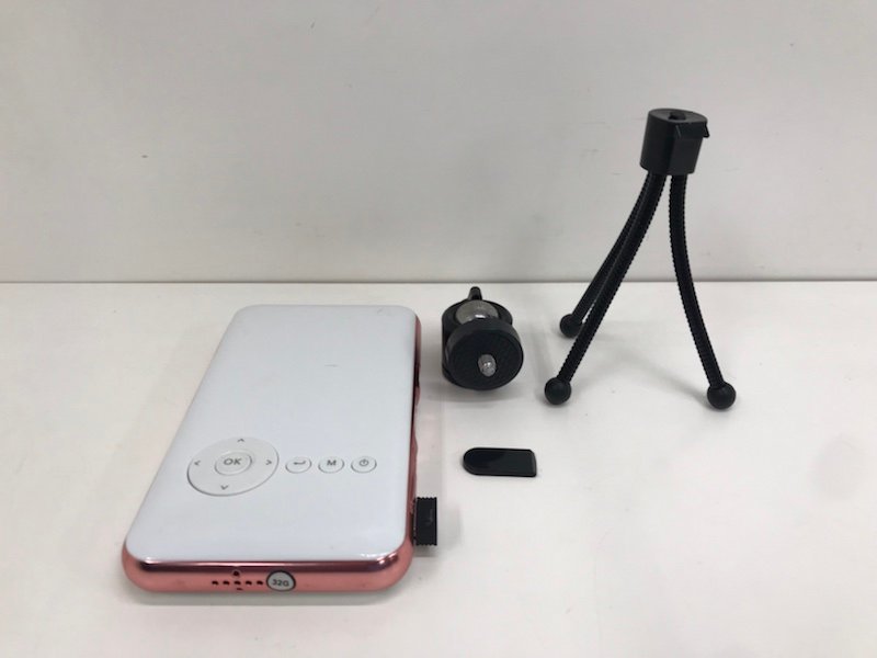 美品】 KABENI カベーニ ミニスマートプロジェクター 本体 三脚つき