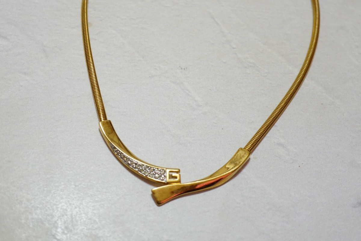 872 GIVENCHY/ジバンシィ ネックレス ヴィンテージ ブランド アクセサリー ビンテージ アンティーク ゴールドカラー ペンダント 装飾品