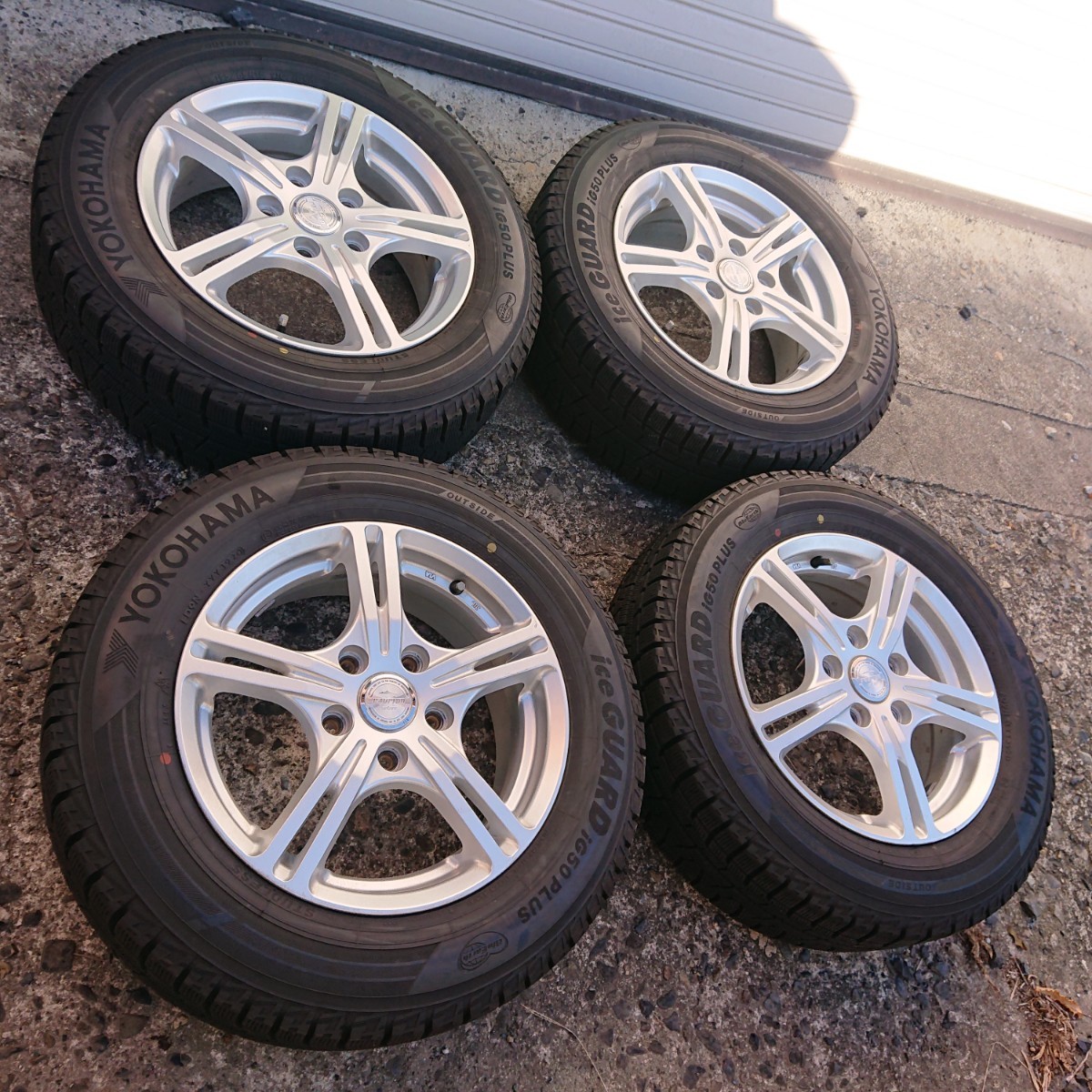 スタッドレスタイヤ 195⁄65R15 195⁄65r15（P.C.D（mm）114.3 0 