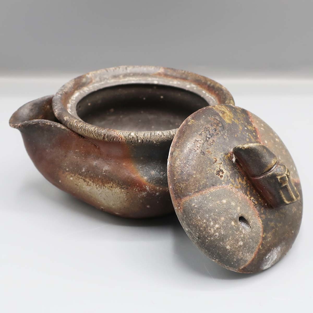 備前花入-岩本孝志作-飾り台付き 茶道具備前花入（孝志作） - メルカリ