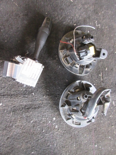 ミラココア L675S フォグランプ フォグの中古品 フォグ ハーネスの通販 ★R5A7416　L675S　ミラココア　純正フォグランプ左右セット　スイッチ付　修理やストック等に