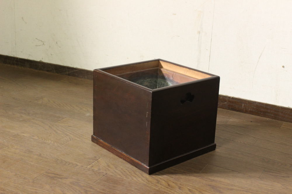 新入荷！昭和レトロ！欅材！小振りな角火鉢！手あぶり鉄瓶/時代箪笥