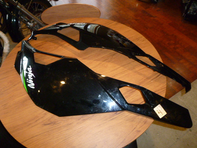 CARE PRO【箱付き】 Kawasaki ZX25R サイドカウル ZX-25R ハーフサイドカウル 投稿詳細