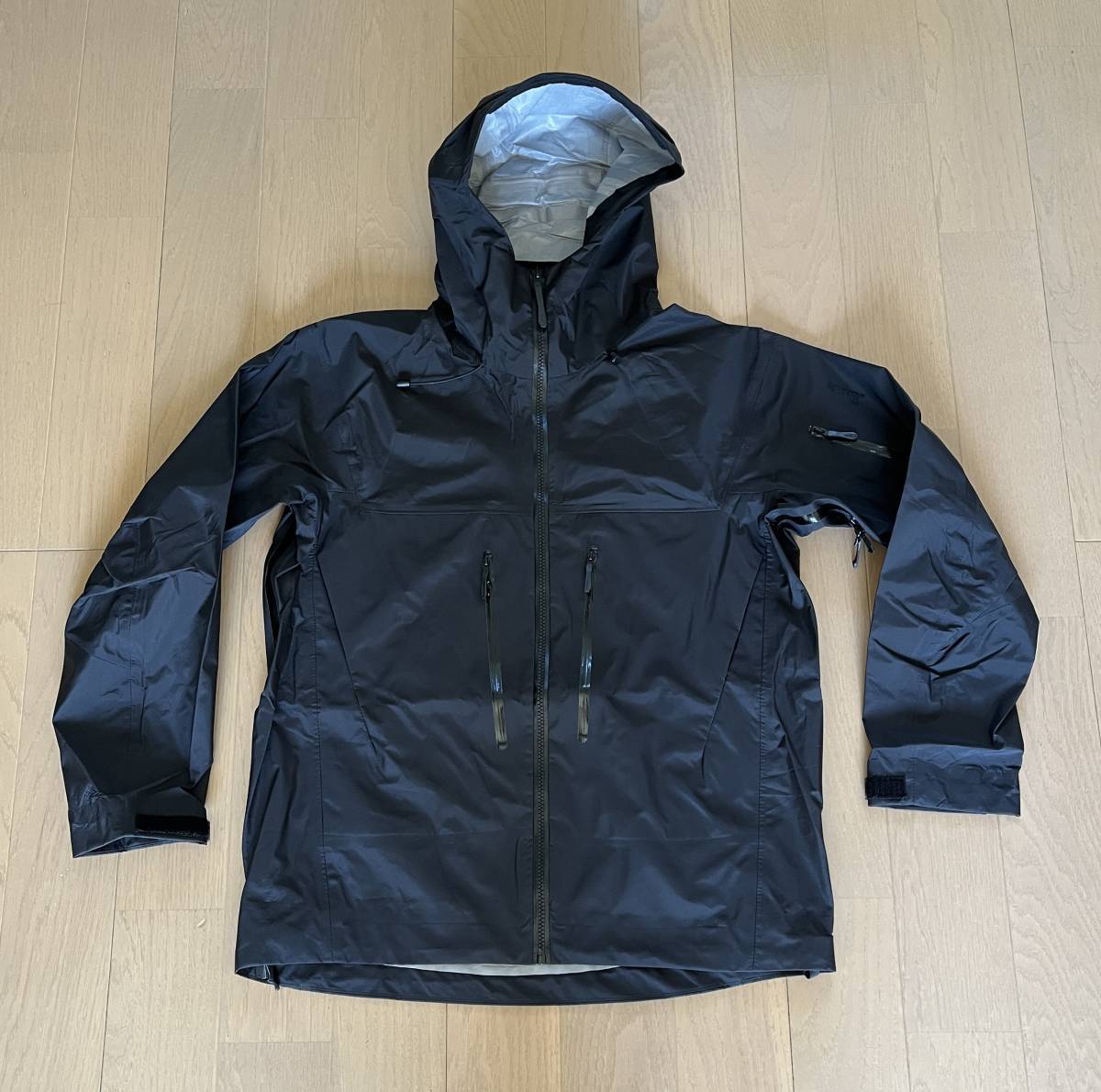 新品4031　高級アウトドアメーカーOEM工場直販　防水透湿３レイヤーハードシェル　脇下ジッパー　XL　ブラック