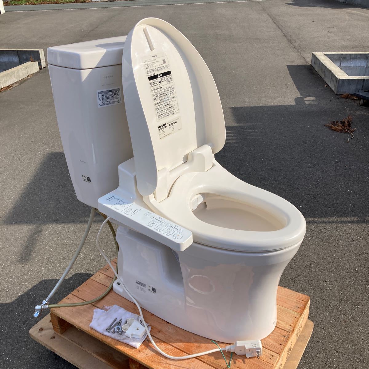 福岡発】 TOTO ウォシュレット一体型便器 トイレ便座 SH230BA CS230B 