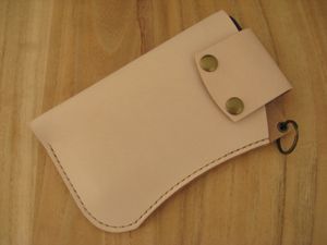 レザースマートフォンケース スマホケース マルチケース ダブルホック◆ヌメ革 ベルト通