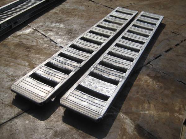 6335　アルミブリッジ　アルミラダー　歩み板　荷台足場板　踏板