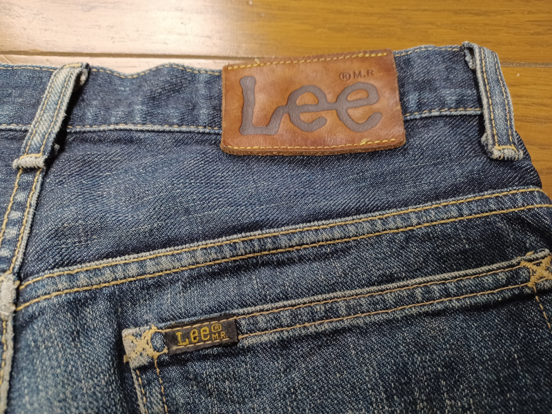 lee riders 200の値段と価格推移は？｜97件の売買データからlee riders 200の価値がわかる。販売や買取価格の参考にも。