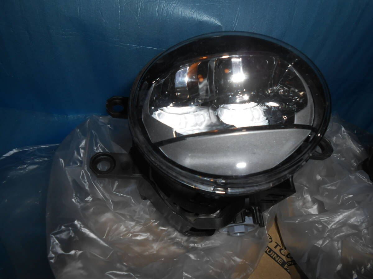 ☆トヨタ・純正LEDフォグランプ・左右セット☆_10