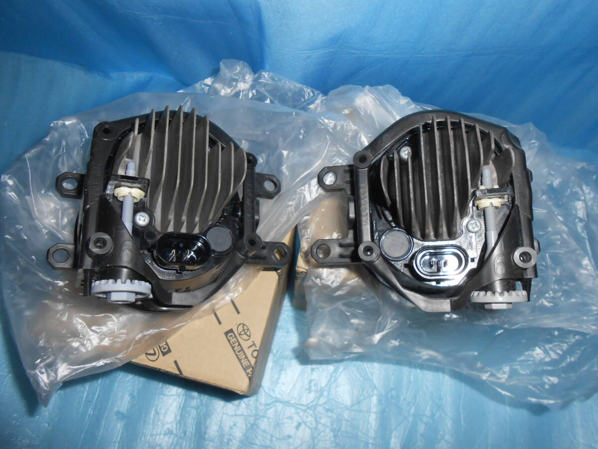 ☆トヨタ・純正LEDフォグランプ・左右セット☆_2