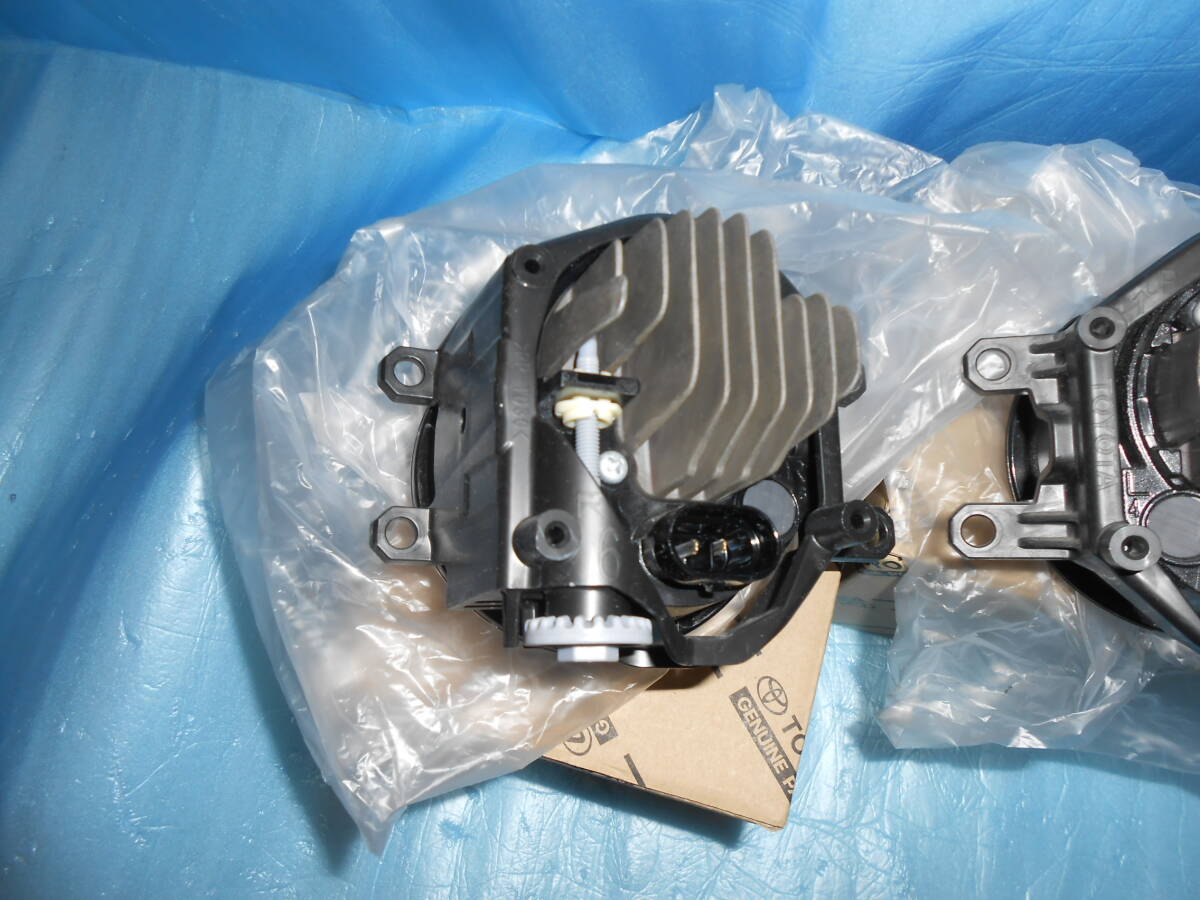 ☆トヨタ・純正LEDフォグランプ・左右セット☆_3