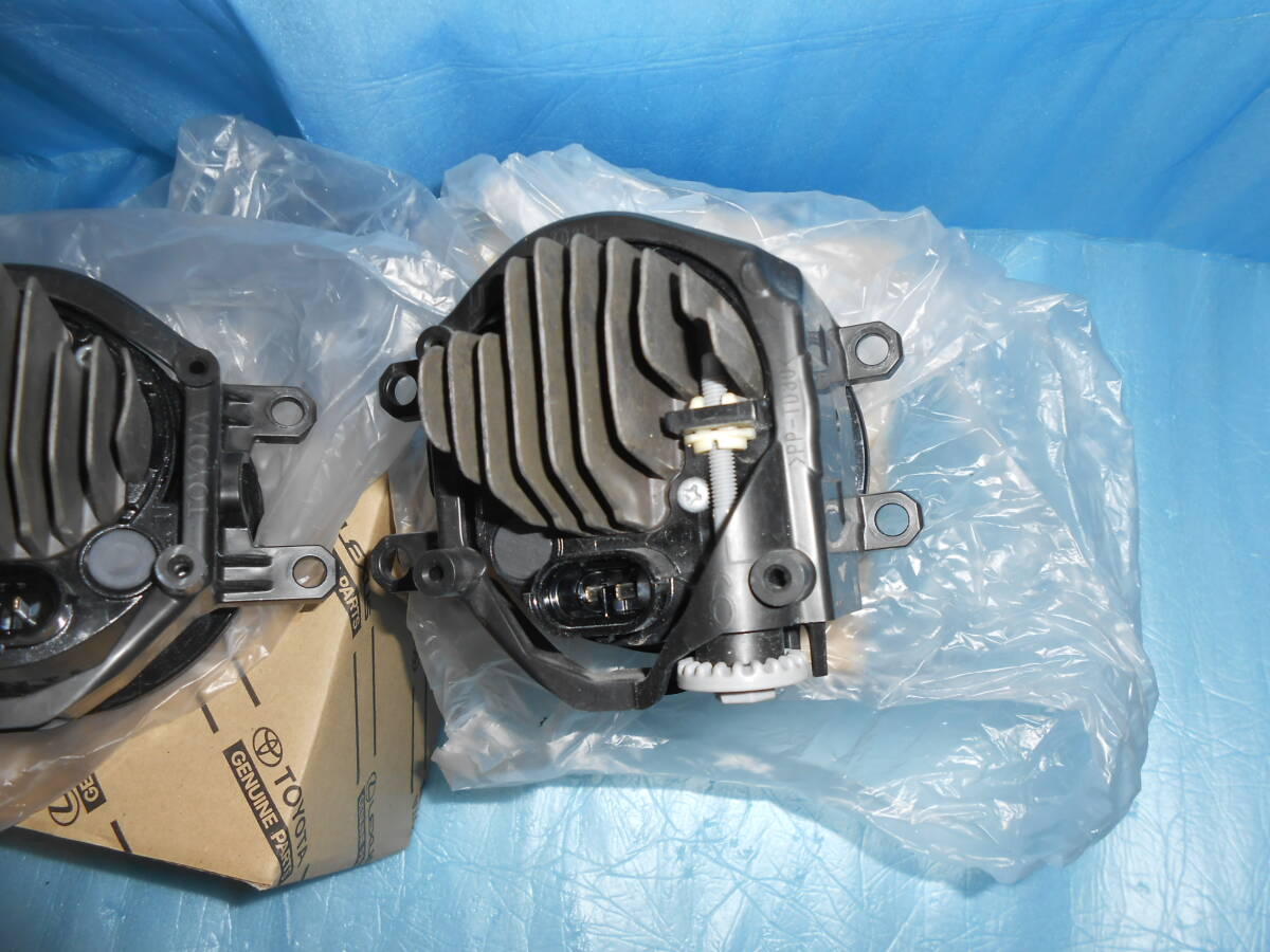 ☆トヨタ・純正LEDフォグランプ・左右セット☆_4