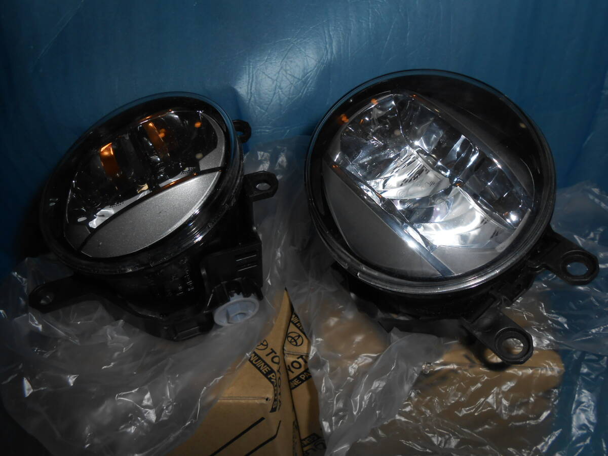 ☆トヨタ・純正LEDフォグランプ・左右セット☆_8