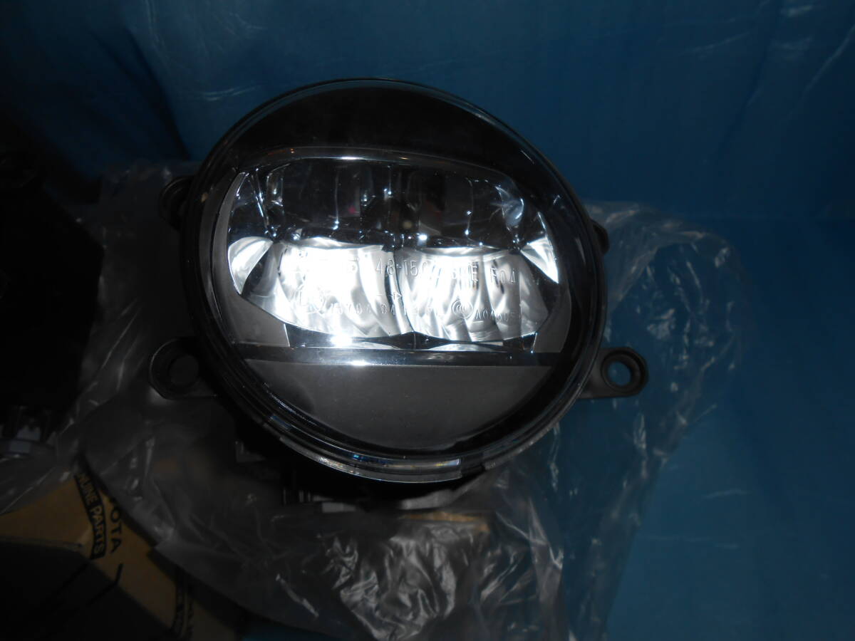☆トヨタ・純正LEDフォグランプ・左右セット☆_9