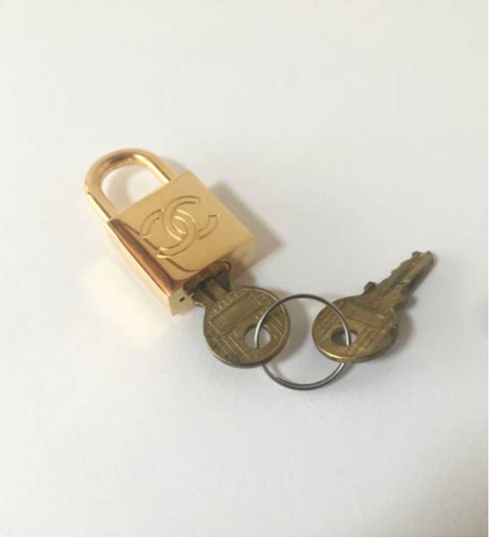 美品 シャネル カデナ 美品 シャネル カデナ 鍵 南京錠 【公式通販】