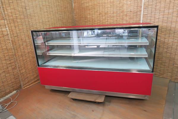 照明付☆冷蔵ショーケース/ケーキケース☆幅180㎝☆三相200V☆ 店舗
