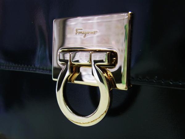 1円　美品　フェラガモ　ガンチーニ　チェーンショルダー　黒