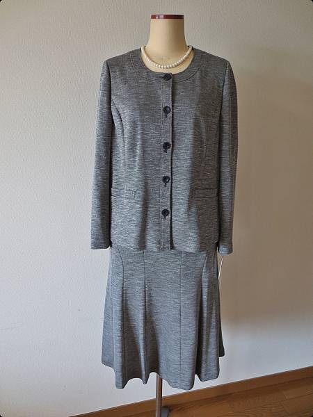 新品・大きなサイズ15・定価4.4万円・上品なやわらかスーツ