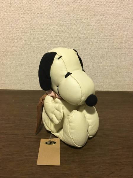 スヌーピータウン　限定　本革製スヌーピー　３