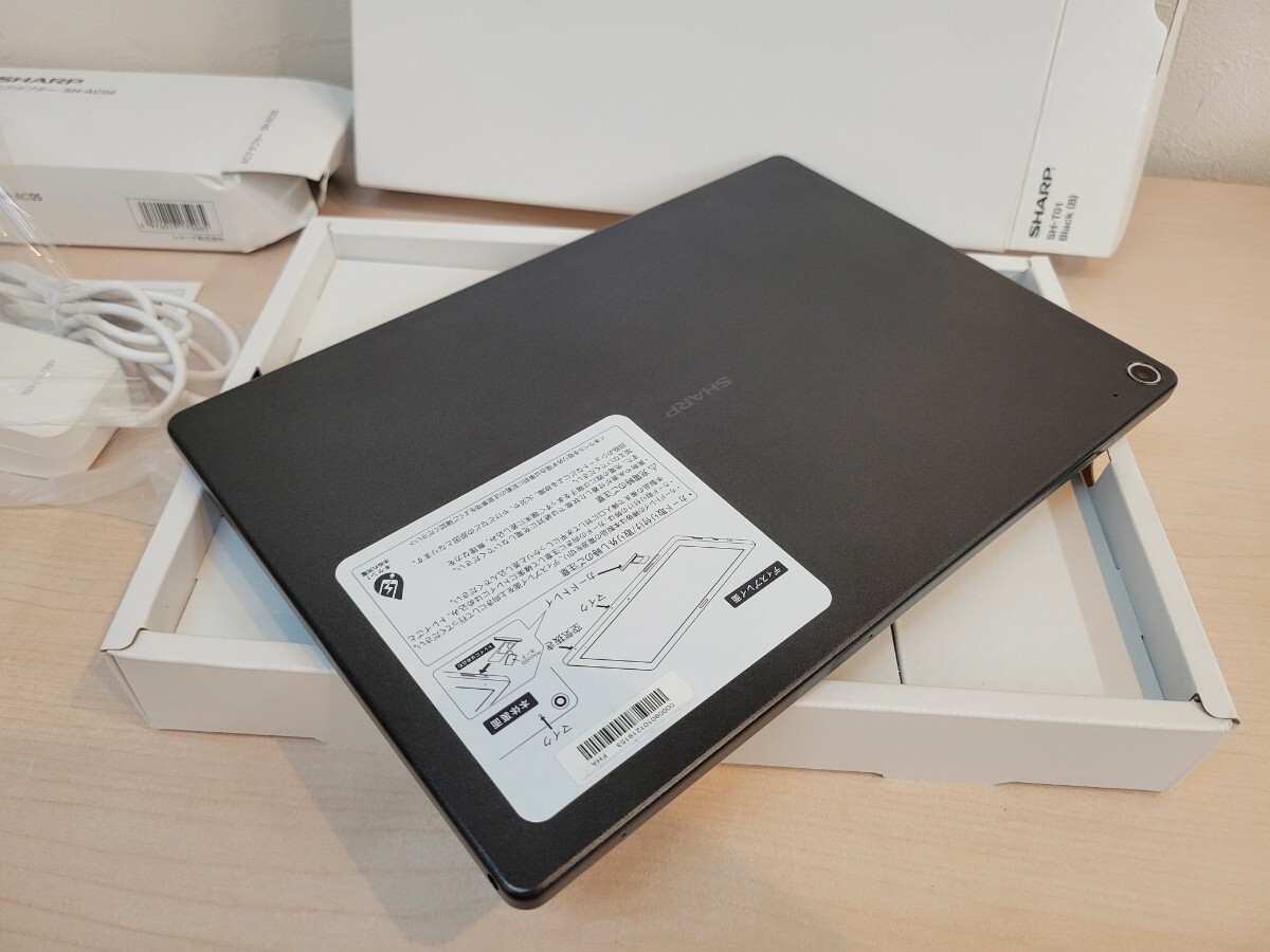 SHARP SH-T01 10.1インチ タブレット 64GB Wi-Fi 防水 android SH-T01