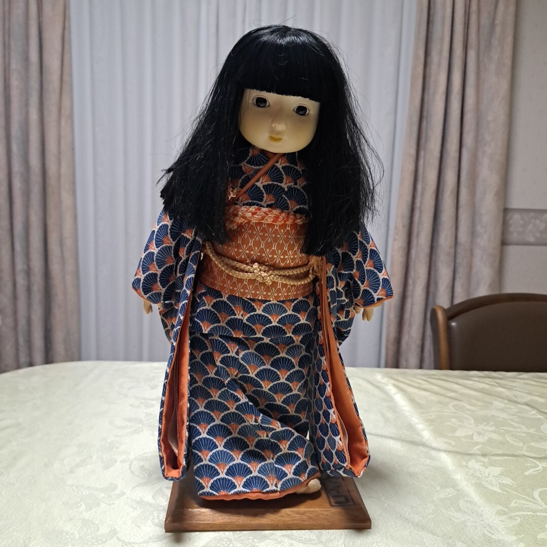 日本人形 「セイコ」 市松人形 全長約44cm 着物 和服 女の子 台座付き