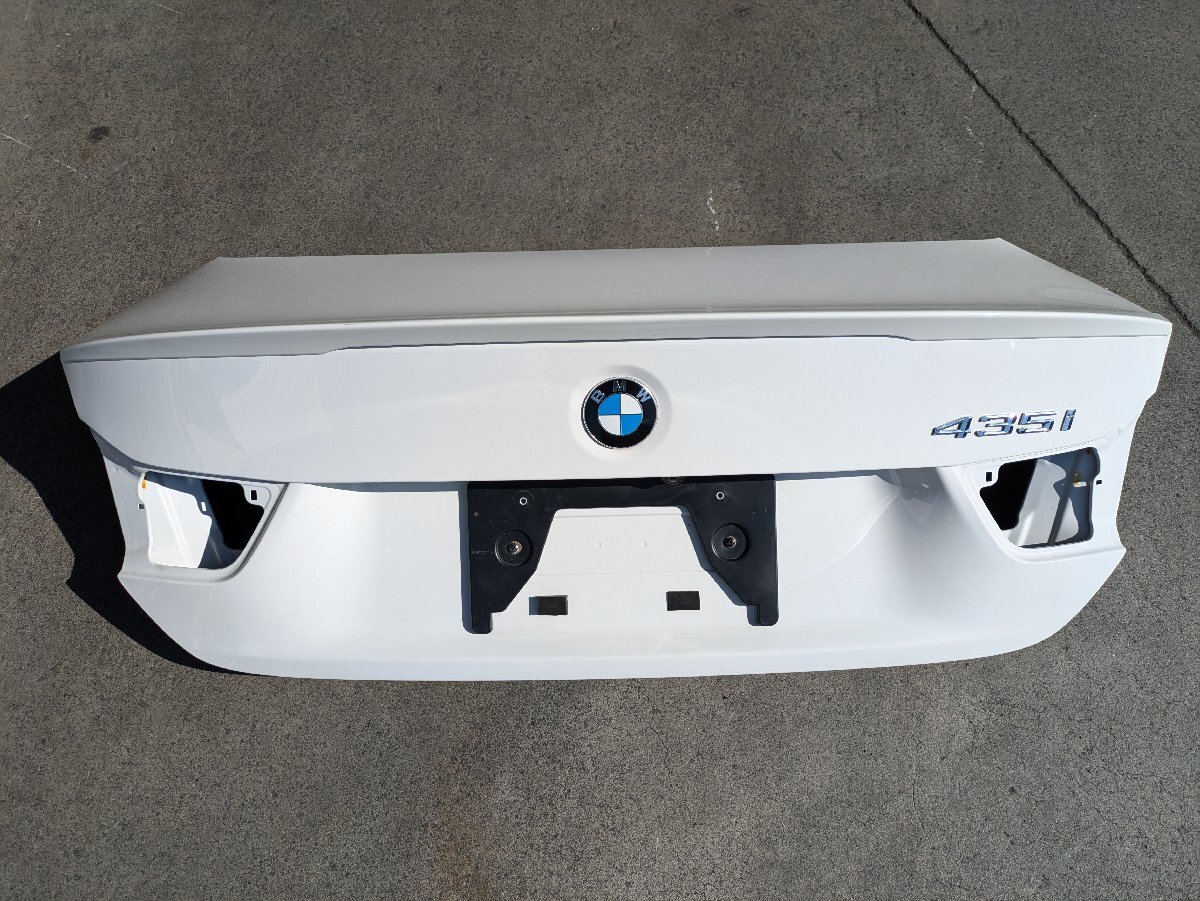 H28年 BMW 4シリーズ 435i クーペ Mスポーツ F32 DBA-3R30 トランクリッド 白 300 41007381193 [ZNo:06005275] BMW 435i 4シリーズ Mスポーツ（BMW）[8AT]の 435iクーペ 絶妙の変化