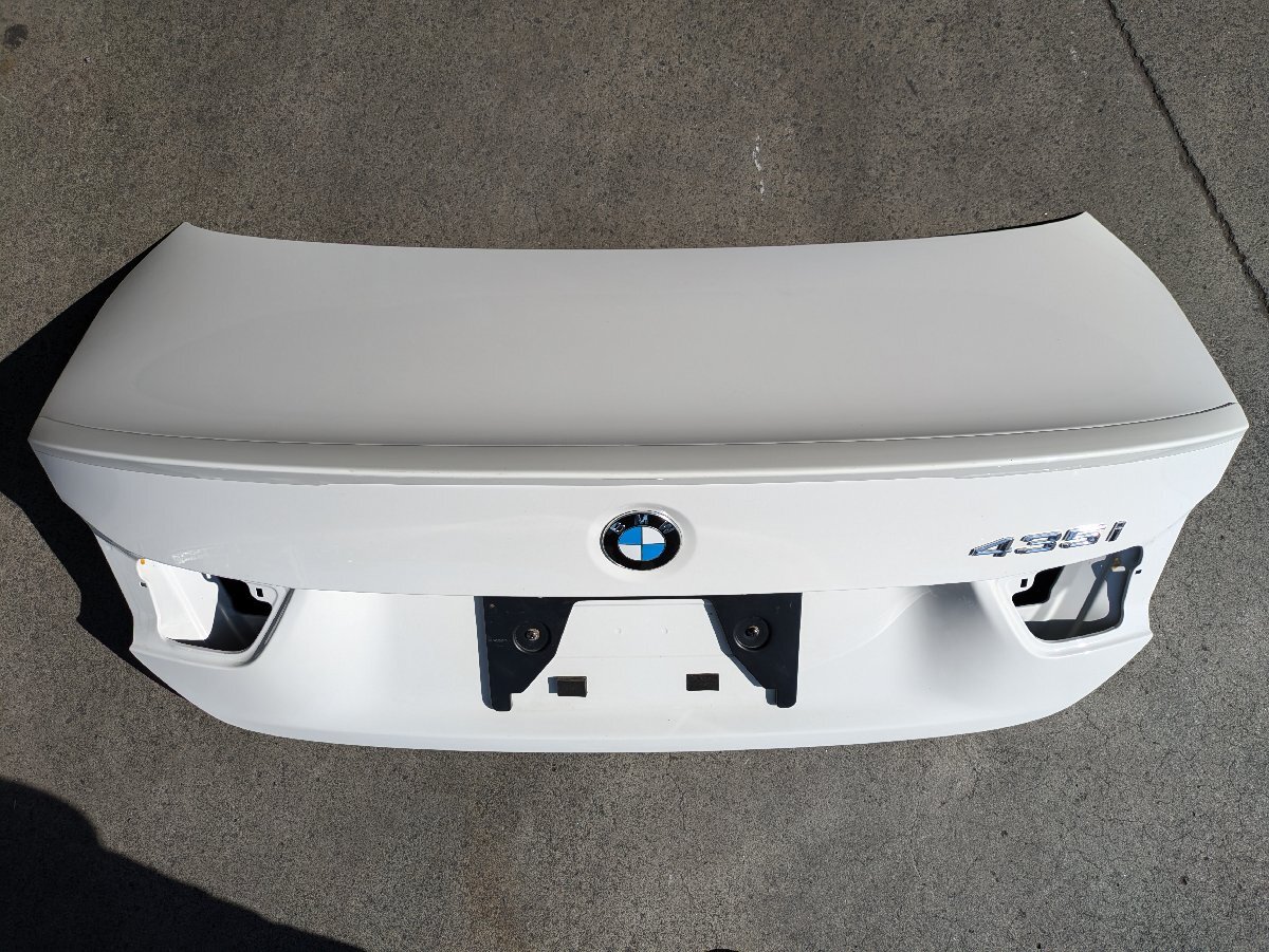 H28年 BMW 4シリーズ 435i クーペ Mスポーツ F32 DBA-3R30 トランクリッド 白 300 41007381193 [ZNo:06005275] BMW 435i 4シリーズ Mスポーツ（BMW）[8AT]の 435iクーペ 絶妙の変化