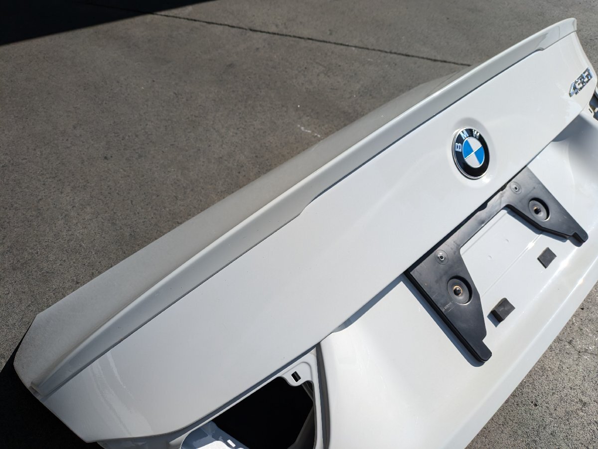 H28年 BMW 4シリーズ 435i クーペ Mスポーツ F32 DBA-3R30 トランクリッド 白 300 41007381193 [ZNo:06005275] BMW 435i 4シリーズ Mスポーツ（BMW）[8AT]の 435iクーペ 絶妙の変化