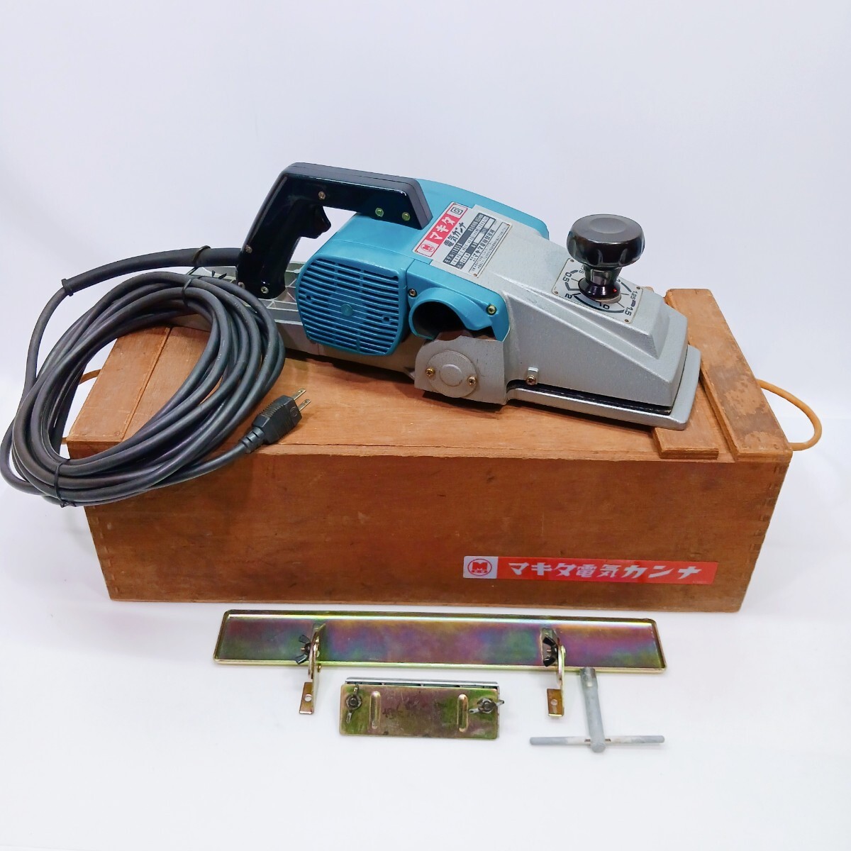 マキタ makita 電気カンナ 1805B 155mmカンナ 収納木箱付属 1805B 電気