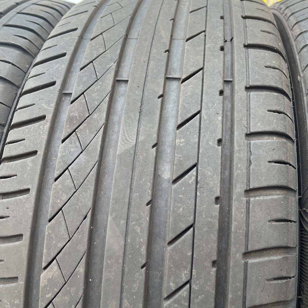 中古品 ロクサーニ マルチフォルケッタ 19インチ 7.5J +48 5H114.3 タイヤ付き 225/35R19 クラウン ロクサーニ マルチフォルケッタ 19インチ 19×7.5J+48 114.3-5H ラジアル