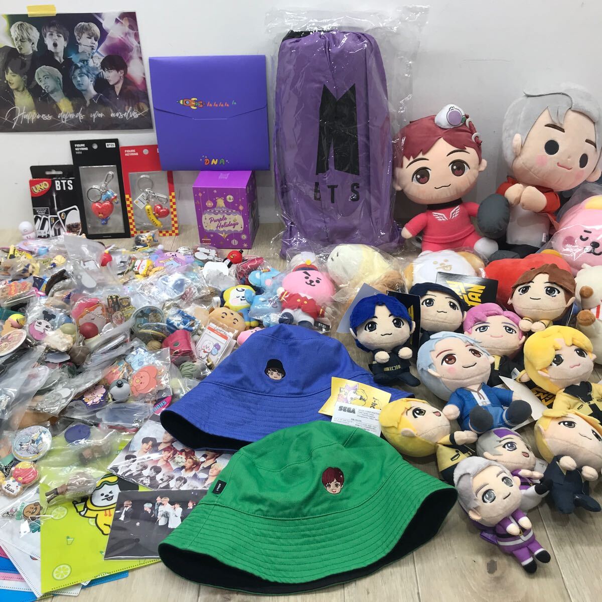 145 ☆ 1円〜 BTS TiNY TAN B21 多め 帽子 マスコット スリッパ アクキー UNO ぬいぐるみ ブランケット など 中古 未検品【同梱不可】_1