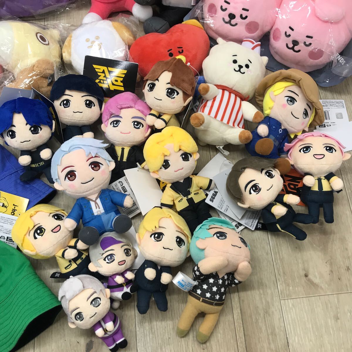 145 ☆ 1円〜 BTS TiNY TAN B21 多め 帽子 マスコット スリッパ アクキー UNO ぬいぐるみ ブランケット など 中古 未検品【同梱不可】_3