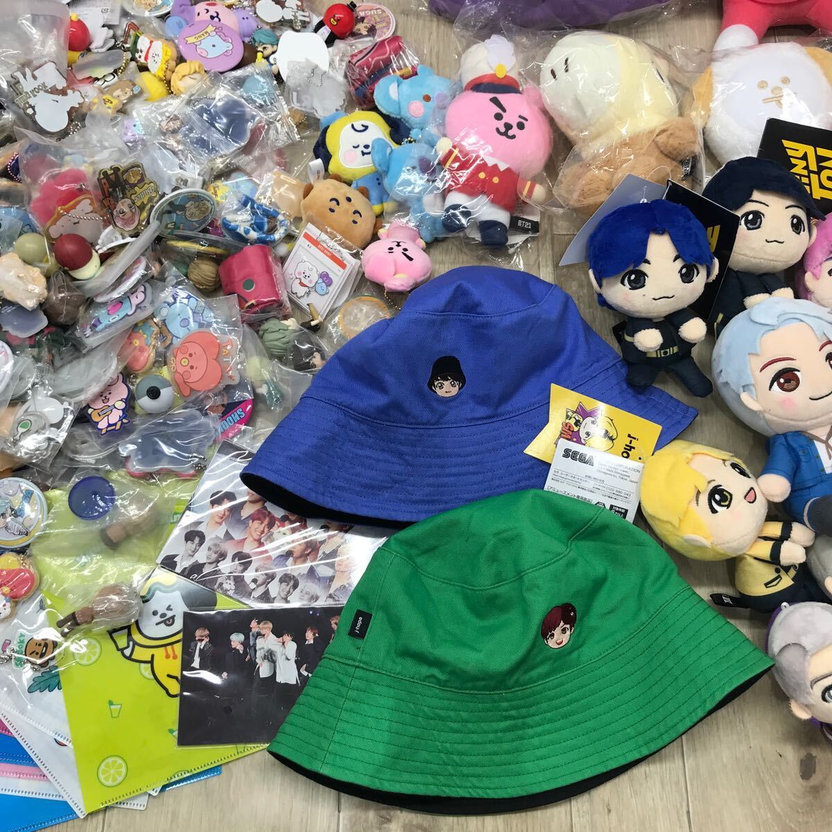 145 ☆ 1円〜 BTS TiNY TAN B21 多め 帽子 マスコット スリッパ アクキー UNO ぬいぐるみ ブランケット など 中古 未検品【同梱不可】_5