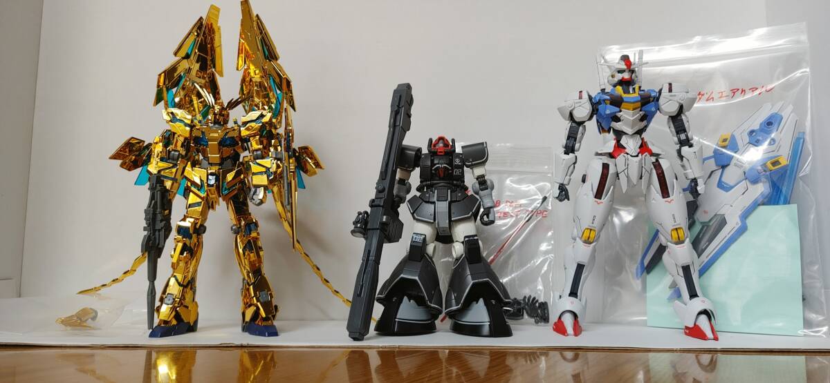 ガンプラ完成品3体のセットです_1