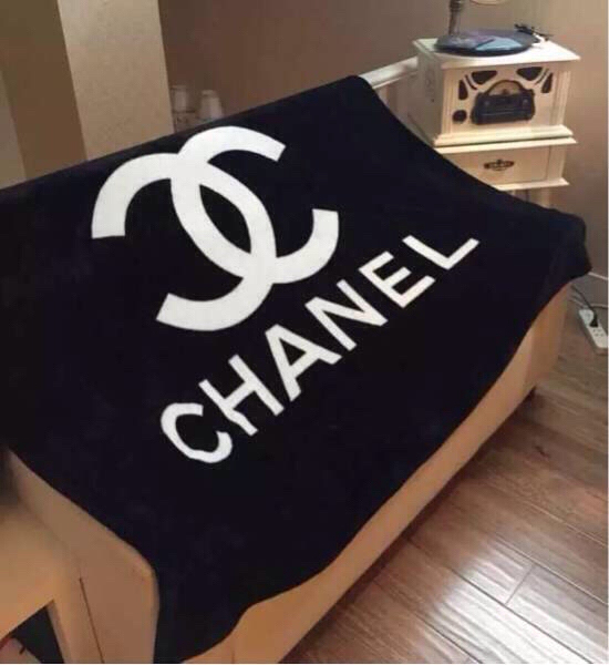 CHANEL シャネル ノベルティ ブランケット ひざ掛け ココマーク 新品 CHANEL シャネル ノベルティ ブランケット ひざ掛け ココマーク 新品
