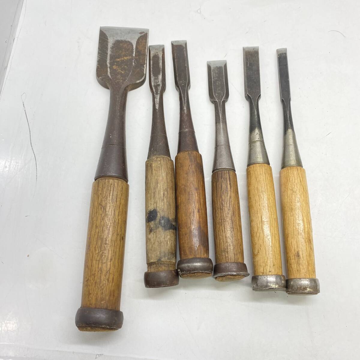 送料無料g34707 鑿 ノミ のみ 大関 重光 彫刻刀 古道具 手工具 ハンドツール 工具 大工道具 DIY 宮大工 6本 セット まとめ 手打ち桂 □播州三木 三枚裏 70g まぐろ T4MN200