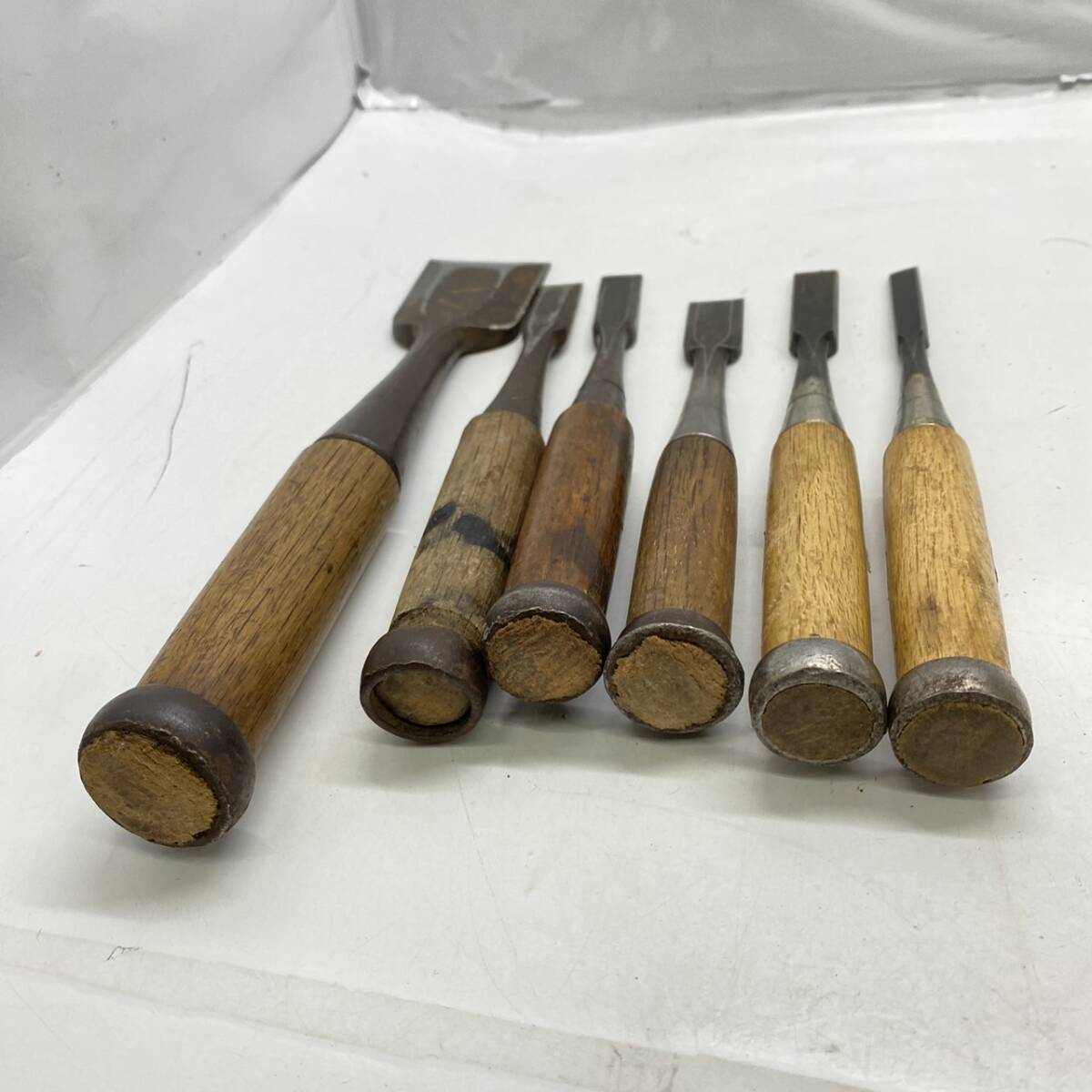 送料無料g34707 鑿 ノミ のみ 大関 重光 彫刻刀 古道具 手工具 ハンドツール 工具 大工道具 DIY 宮大工 6本 セット まとめ 手打ち桂 □播州三木 三枚裏 70g まぐろ T4MN200