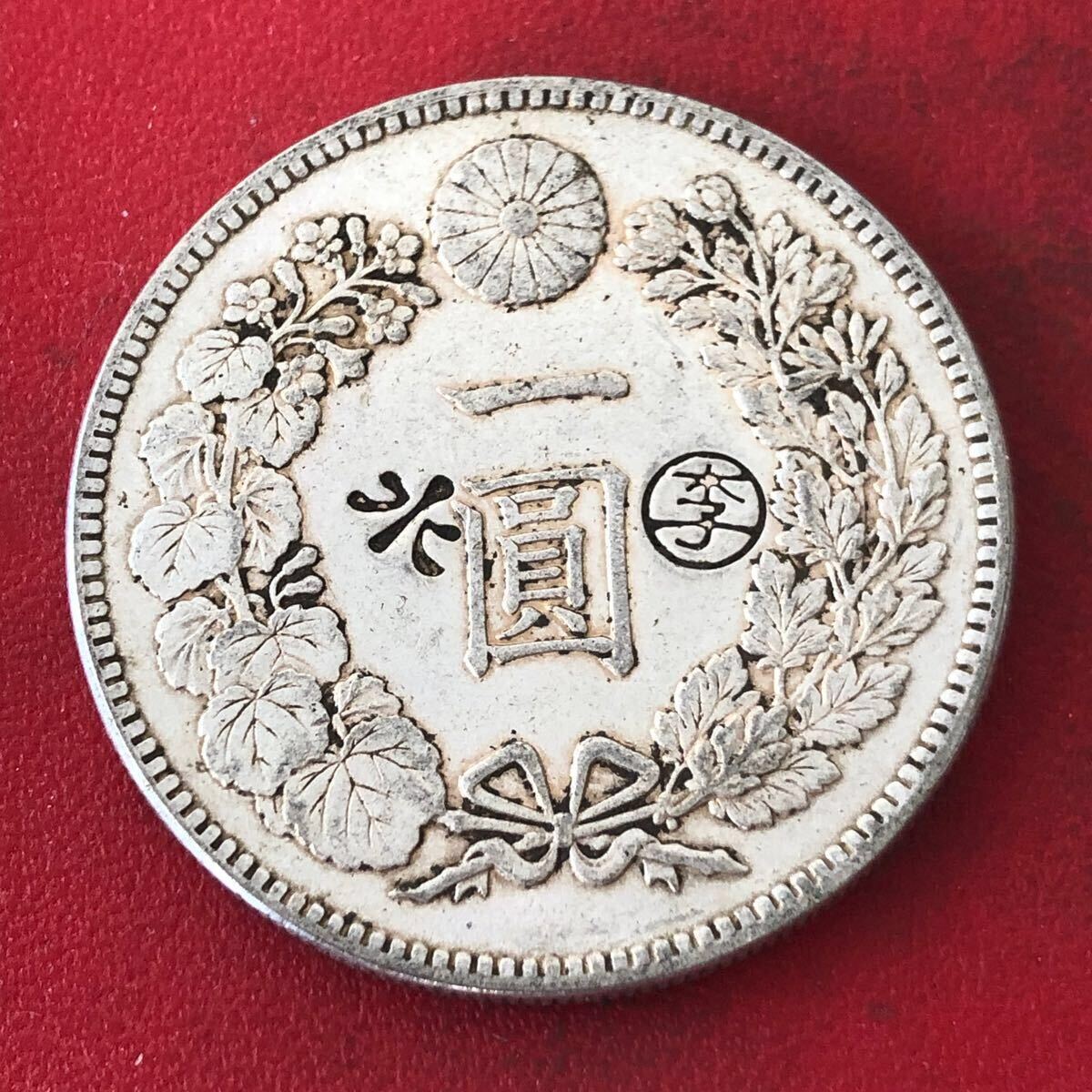 丸李 一圓 古銭 銀貨 大日本 明治30年 竜 菊紋 貿易銀 一円銀貨 旧貨幣