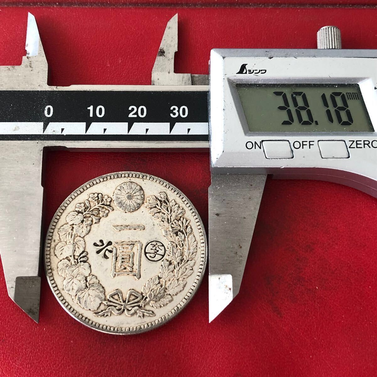 丸李 一圓 古銭 銀貨 大日本 明治30年 竜 菊紋 貿易銀 一円銀貨 旧貨幣