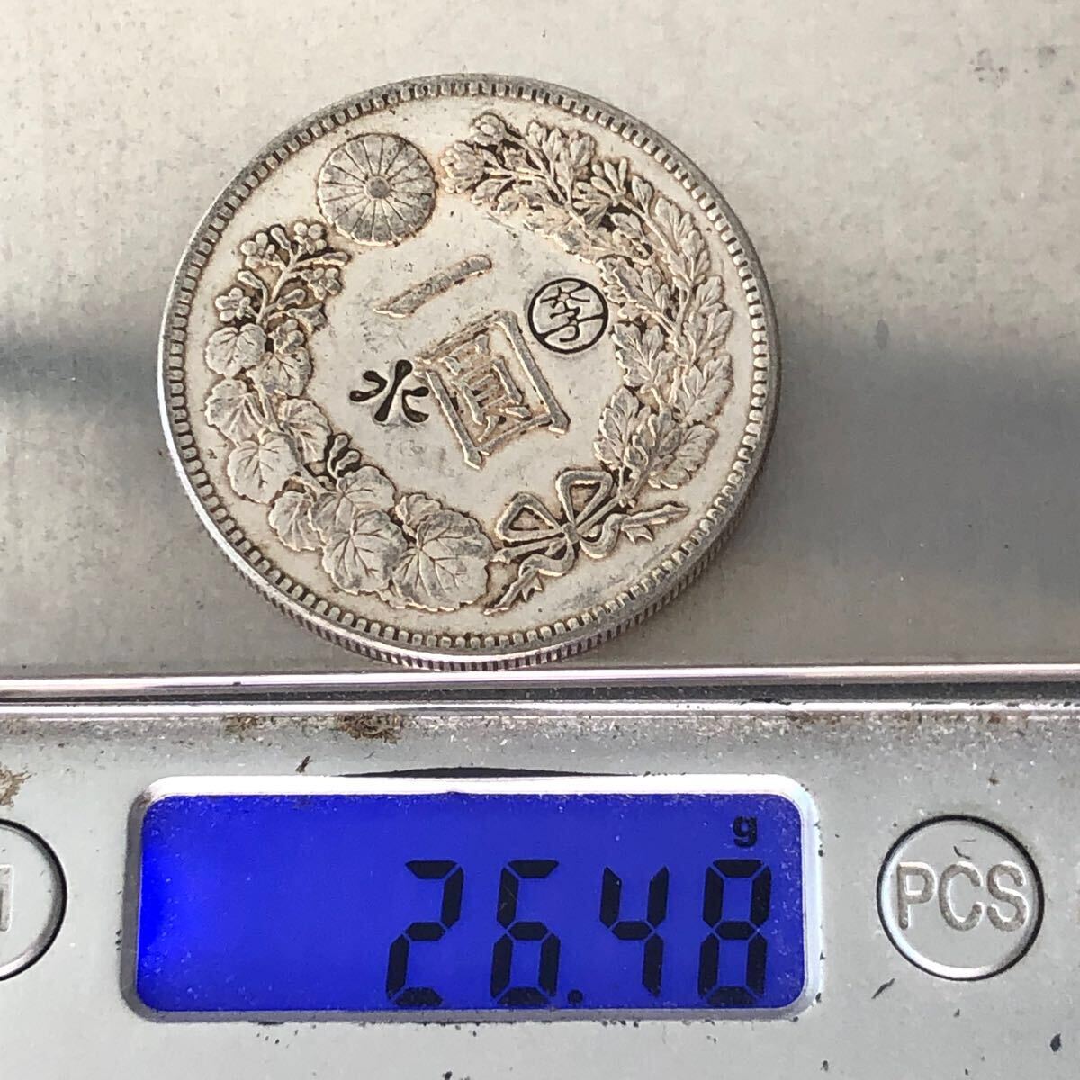 丸李 一圓 古銭 銀貨 大日本 明治30年 竜 菊紋 貿易銀 一円銀貨 旧貨幣