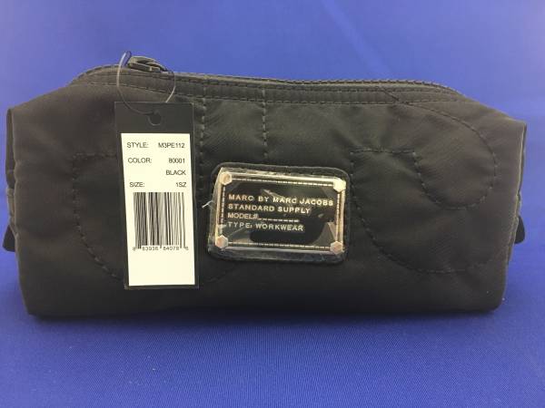 未使用 MARC BY MARC JACOBS ナイロンポーチ　黒