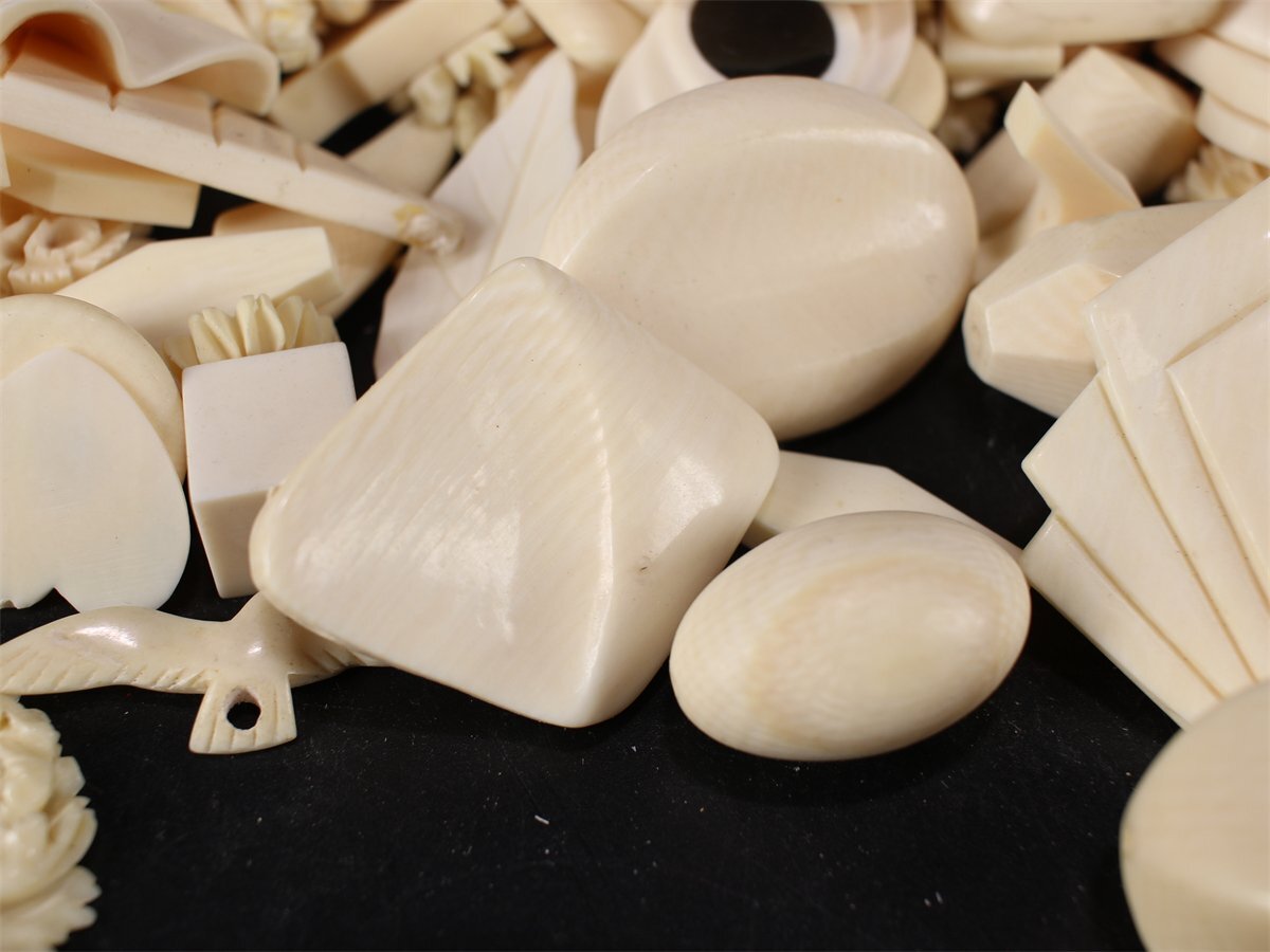 定番人気，豊富な 【吉】YB400 東洋彫刻 天然白材 ペンダントトップ ネックレス イヤリング 玉 アクセサリー材 大量831g 一括出品