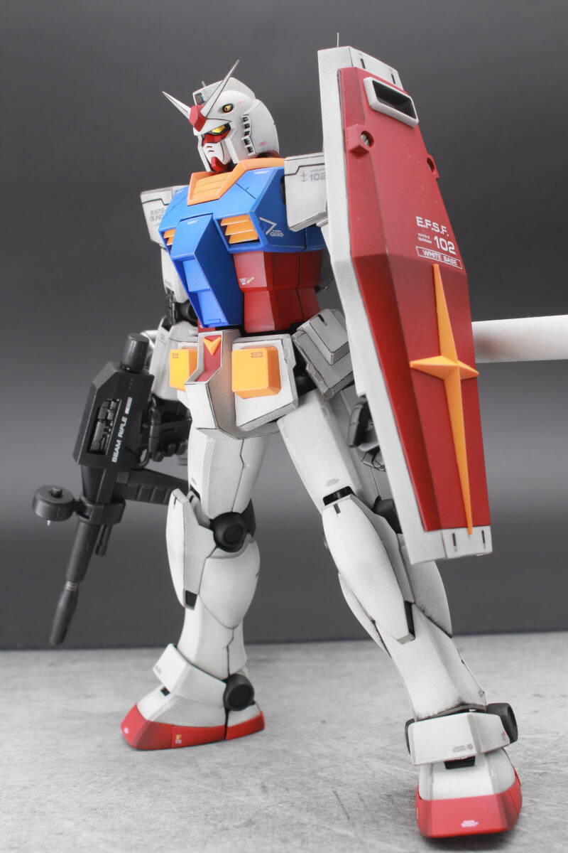 MG 1⁄100 RX-78-2ガンダム Ver.2.0 リアルタイプカラー｜バンダイ