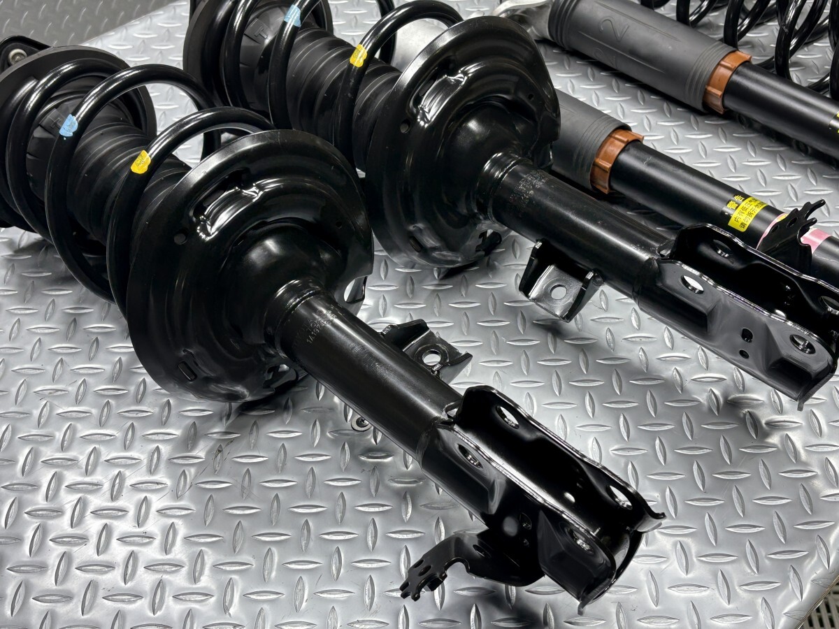 ［新車外し］送料無料　80系ハリアー MXUA80 純正サスキット1台分 送料無料] 新車外し◇トヨタ 80系 ハリアー MXUA80 純正