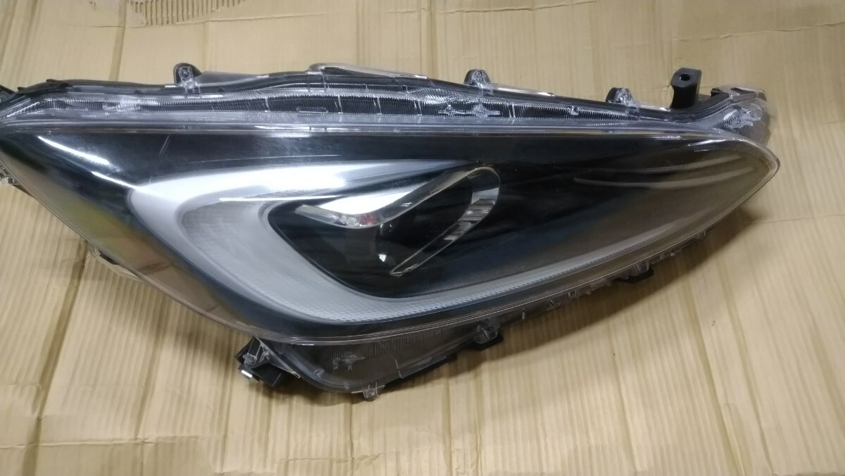 MXPK11 トヨタ アクア 純正 右 ヘッドライト ヘッドランプ F 一か所