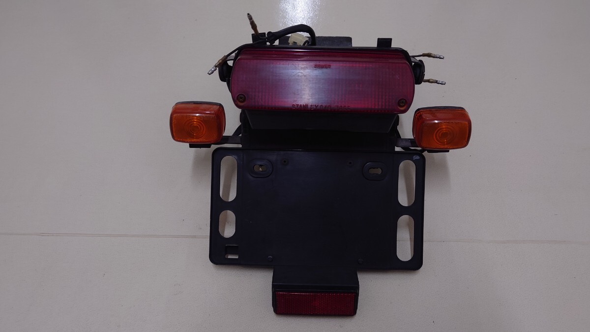1円スタート、TZR250(3MA) テールライトユニットアセンブリ+ウィンカー+ステー
