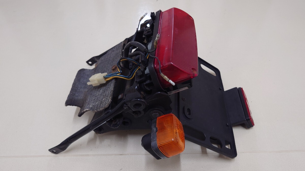 1円スタート、TZR250(3MA) テールライトユニットアセンブリ+ウィンカー+ステー