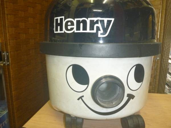 henry 可愛い掃除機　色白黒　中古品　動作確認Oｋ　hvr200