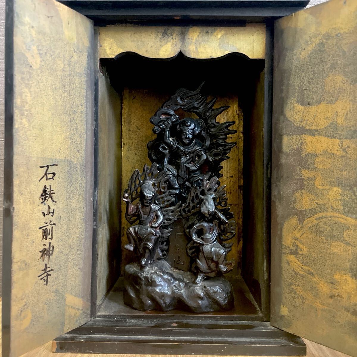 不動明王 厨子入り 時代不動明王像 彩色 金古美仕上げ 厨子入りの仏像