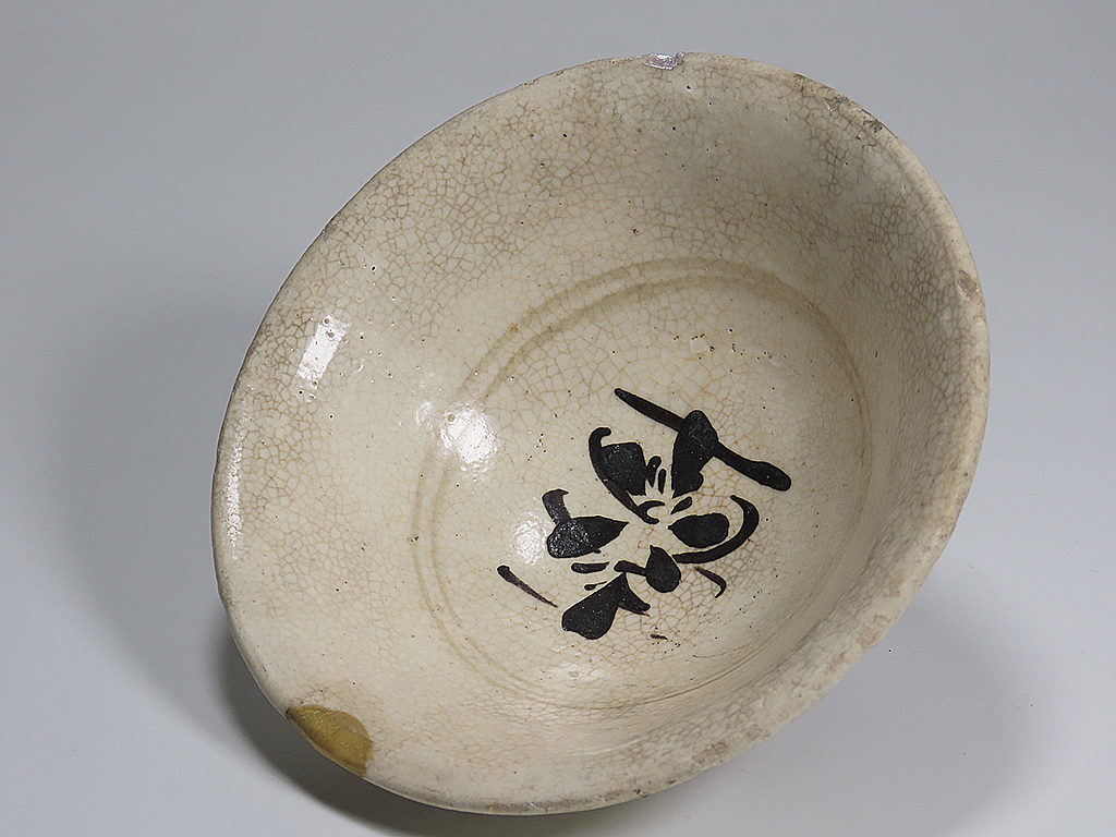 中国の盃.磁州窯.その他窯.使用品.汚れや傷や直しがあります.参考品